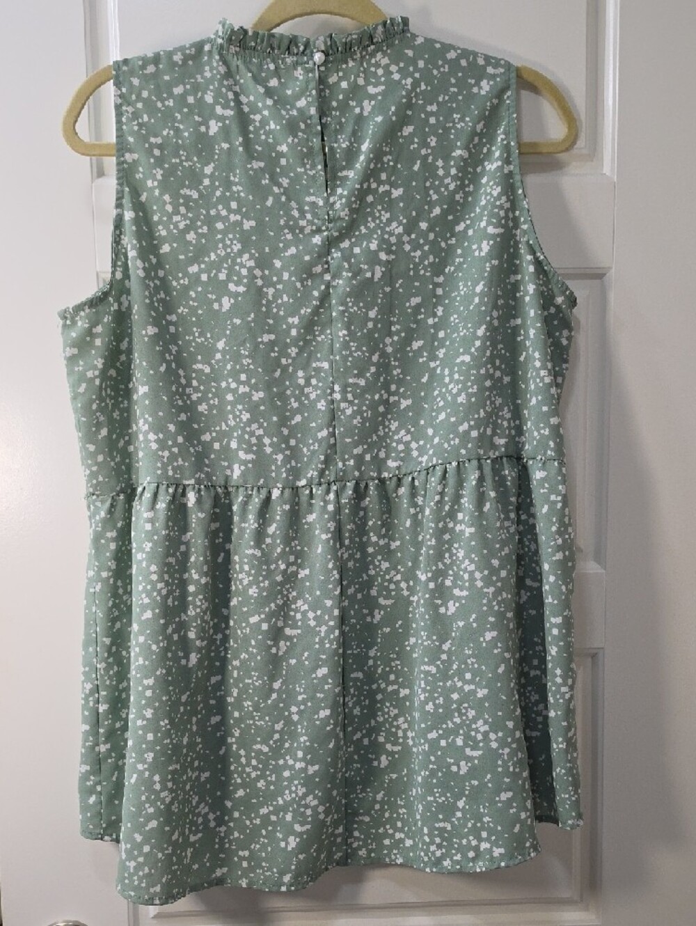 Coco & Carmen Sage Green Ruffled Neck Sleeveless Peplum Top - L/XL - Picture 5 of 6